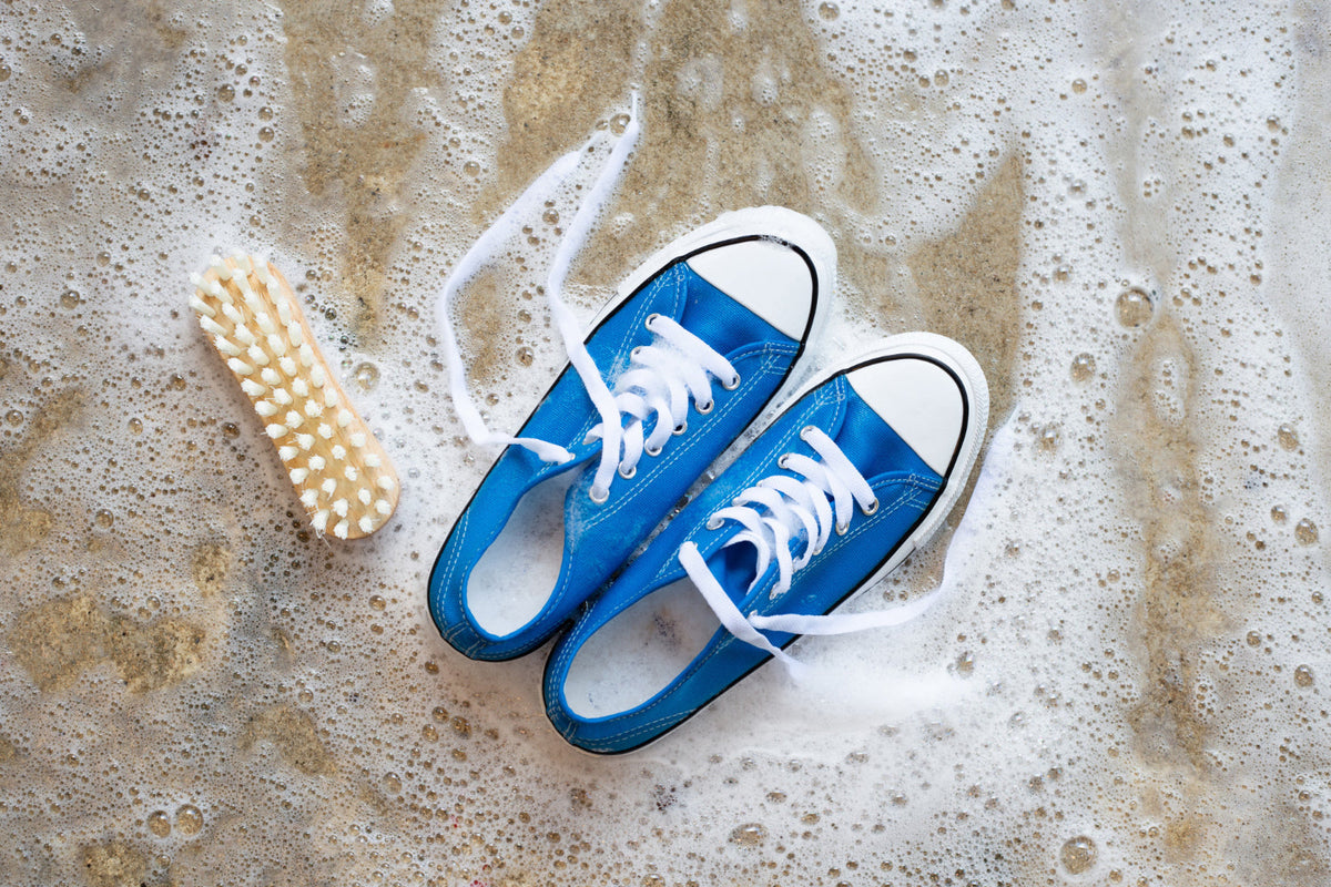 Cómo limpiar tus zapatillas en la lavadora 