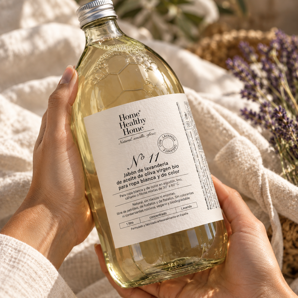 Jabón de lavandería Nº11 con lavanda orgánica en uso